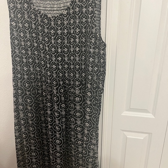 Croft & Barrow Black & White Floral Sleeveless Maxie Dress - Plus 3X - Picture 7 of 13